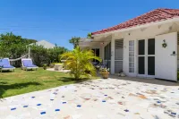 Steps to Beach - Spacious Clean Villa with Cook - 3-Star