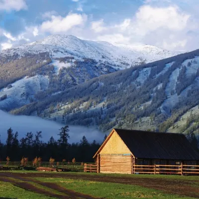 Fusion | Nature View Designer Vacation Apartment (Xinjiang Kanas National Geopark) カナス川周辺のホテル