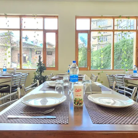 Hotel The Destination Manali ( 850m from Mall Road)