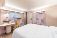 Hanting Express Hotel (Zhuhai Lovers Middle Road Sun and Moon Shell Grand Theater) - parking