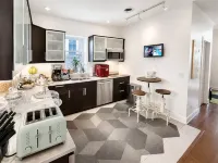 House 5863- Chicago's Premier Bed and Breakfast - Bed and Breakfasts