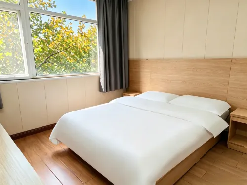 Far East Business Hotel (Zhoukou Wuyi Cultural Square Passenger Transport Center Station) - Parkering