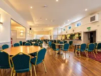 Homesly the Station Hotel - parking