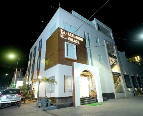 Leelawati Palace - parking