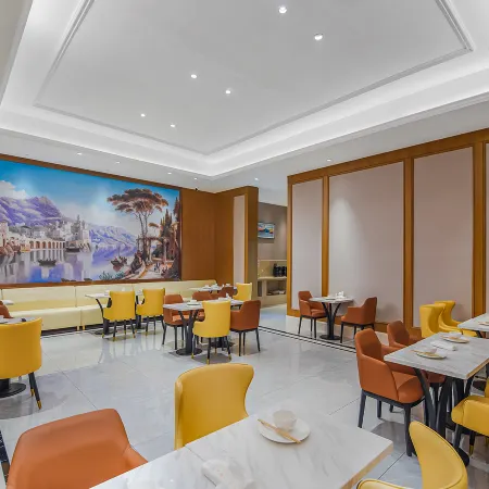 Vienna Hotel (Yichun Tonggu World Trade Square Branch)