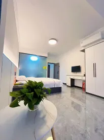 Zhangjiajie High speed Railway West Station full moon west building Inn