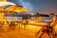 Twelve Cities · BaiyujingCourtyardHotSpringResortDesignHotel(FurongTown ScenicAreaBranch) - piscina