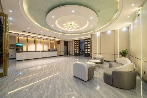 Wanning Jinhong Business Hotel (Huayacheng High-speed Railway Station)