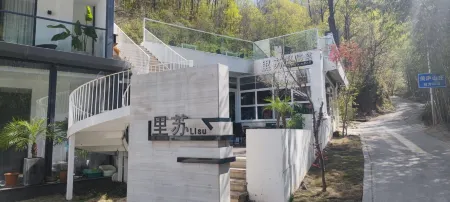Lisu Homestay (Laojunshan Yunjing Cableway Second Branch) Отели в г. Луньчуань