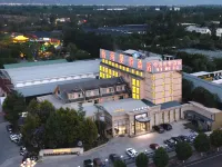 Yihai Resort Hotel (Xichang Qionghai Wetland Branch)
