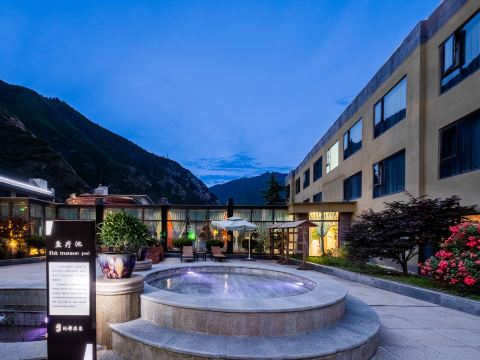 Rundu International Hot Spring Hotel (Jiuzhaigou Scenic Area Branch)