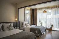 Aromatic Hotel with Snow Mountain View - 빌라