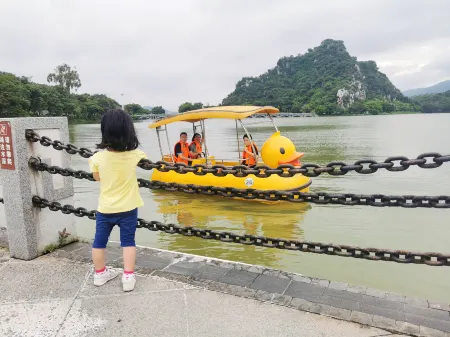 Yifang Xinghu Meisu (Xinghu Yifang Store) Отели рядом с достопримечательностью «Jiangjun Mountain»