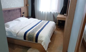 Huolin Gol Yijing Light Luxury Hotel