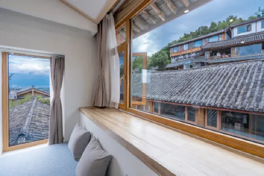 Ruochen Xuyu (Morning's Preface) Lion Hill Naxi Courtyard