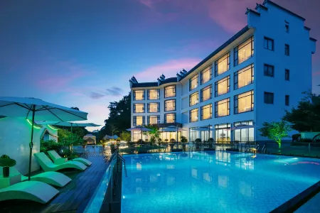 Guanxun Light Luxury Resort (Qiandao Lake Scenic Area Store) Отели рядом с достопримечательностью «The Qxtd Lion Ctiy»