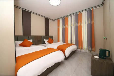 Phoenix Island Hotel (Kunming South High-speed Railway Station)