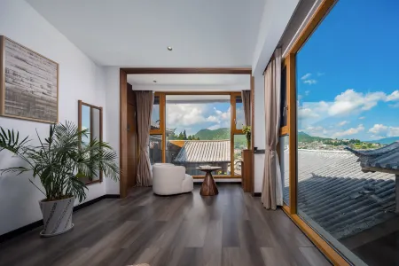 Banshan Lishe Designer Inn with View and Garden (Lijiang Shizishan)