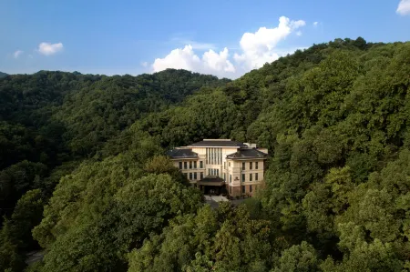 Longlin Shanju Holiday Hotel Отели рядом с достопримечательностью «Hangzhou Polytechnic (Gaoke Road)»