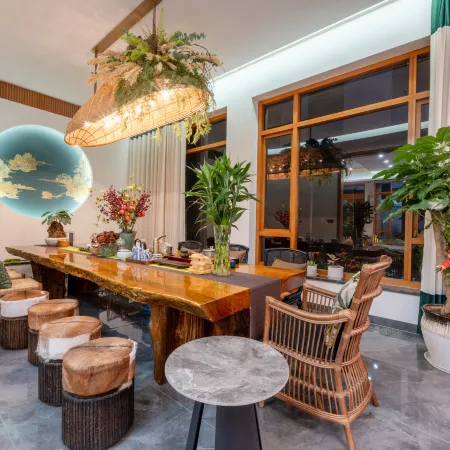 Qujing Boleg Yiju Hotel
