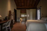 The village head Fang Ruogu mountain house Hotel a Fengxin