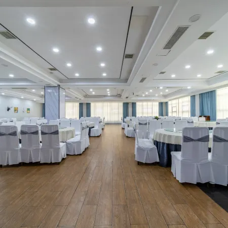Southern Yishang Light House Hotel