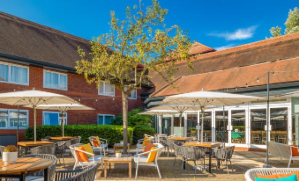 Holiday Inn Aylesbury by IHG - Housity