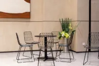 Yunxi Gaogao Jiangjing Hotel (Wuyi Square Peiyuanqiao Subway Station Store)