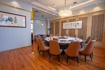 Linxia Huilong Hotel