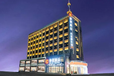 Borrman Hotel (Chibi Sanguo Pedestrian Street) Отели в г. Чиби