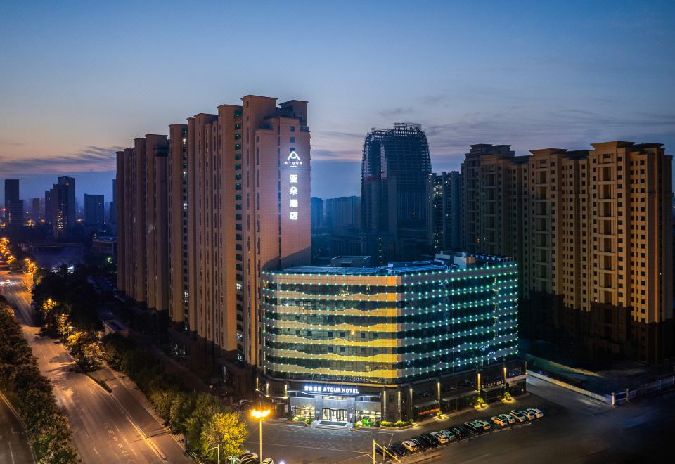 泰安泰山国际会展中心亚朵酒店外景图