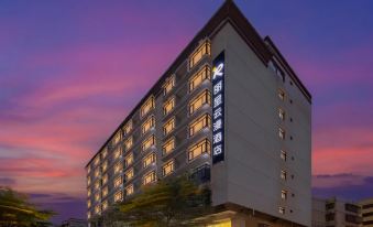 Licheng Yunman Hotel (Wenchang High speed Railway Station Wennan Old Street Branch)