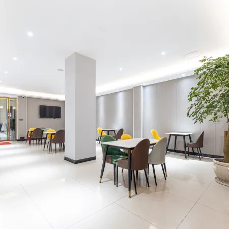 Chuxing Xinxuan Hotel (Qianjiang Lobster Street)