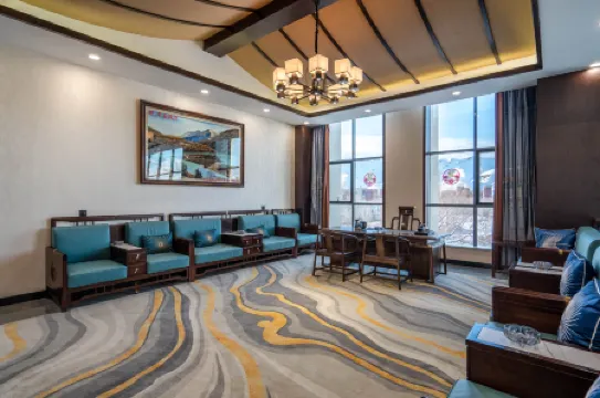 Altay Xueshang Yinxu Hot Spring Resort (China Yard Branch) Отели в г. Алетайши