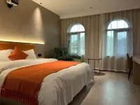 黔花之築ATRIUM·GARDEN飯店(安順黃果樹大街火車站店) 安順古城歷史文化街區附近的飯店