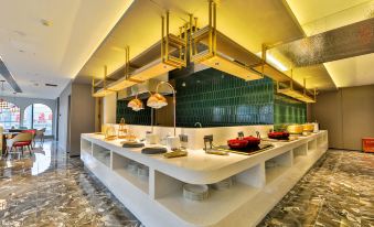 Romantic Season Yunfan Hotel (Tiexi Square 9th Road Furniture City)