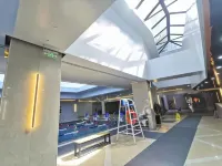 Sky World Hotel - Rooftop Pools