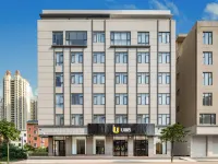 IU Hotel (Wuyue Plaza Branch, Yintan Avenue, Beihai) Hotels in Beihai