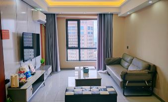 Yining has a room