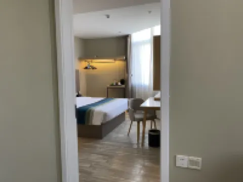 Home Inn Business Hotel (Xuzhou Pei County Investment International Branch)