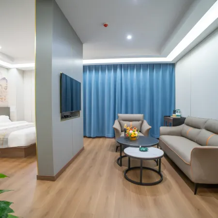 Coiorful Danxia Chunyu Hotel