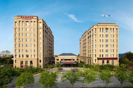 Ramada by Wyndham Qingdao Jiaodong International Airport Отели в г. Цзяочжоу