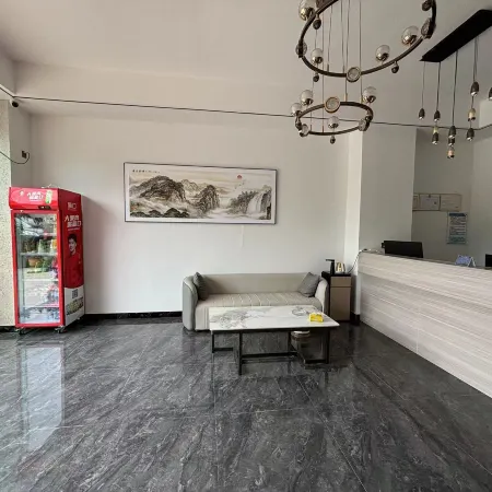 Huaping Junjing Business Hotel