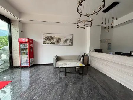 Huaping Junjing Business Hotel