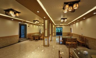 Qiaozhuanju Hotel (Dujiangyan Qingchengshan)