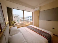 Riverside Hotel - balcony