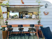 Lugu Lake Scenic Area Yinman · Full Lake View Starry Sky Theme Vacation Apartment - bar