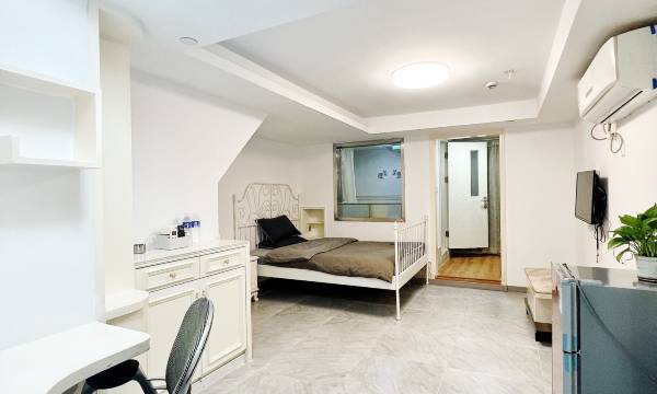 Qingyiwan Apartment (Shanghai Railway Station Jiangning Road Subway Station Branch)