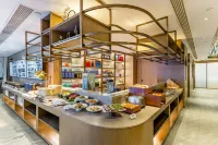 Shanghai People's Square Nanjing East Road Pedestrian Street Treasury Hotel