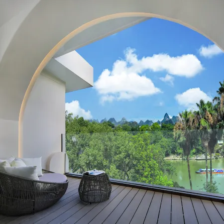 Lijiang Moon View · Quiet Holiday Lakeside Hotel (Guilin Two Rivers & Four Lakes Area)